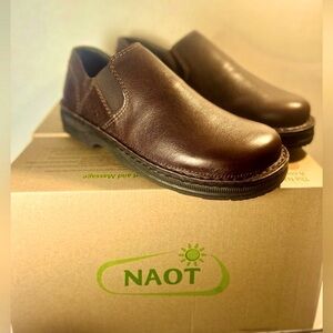 NEW! Naot Eiger Soft Brown Leather Mens Slip-On loafers Shoes! Brand New in Box!